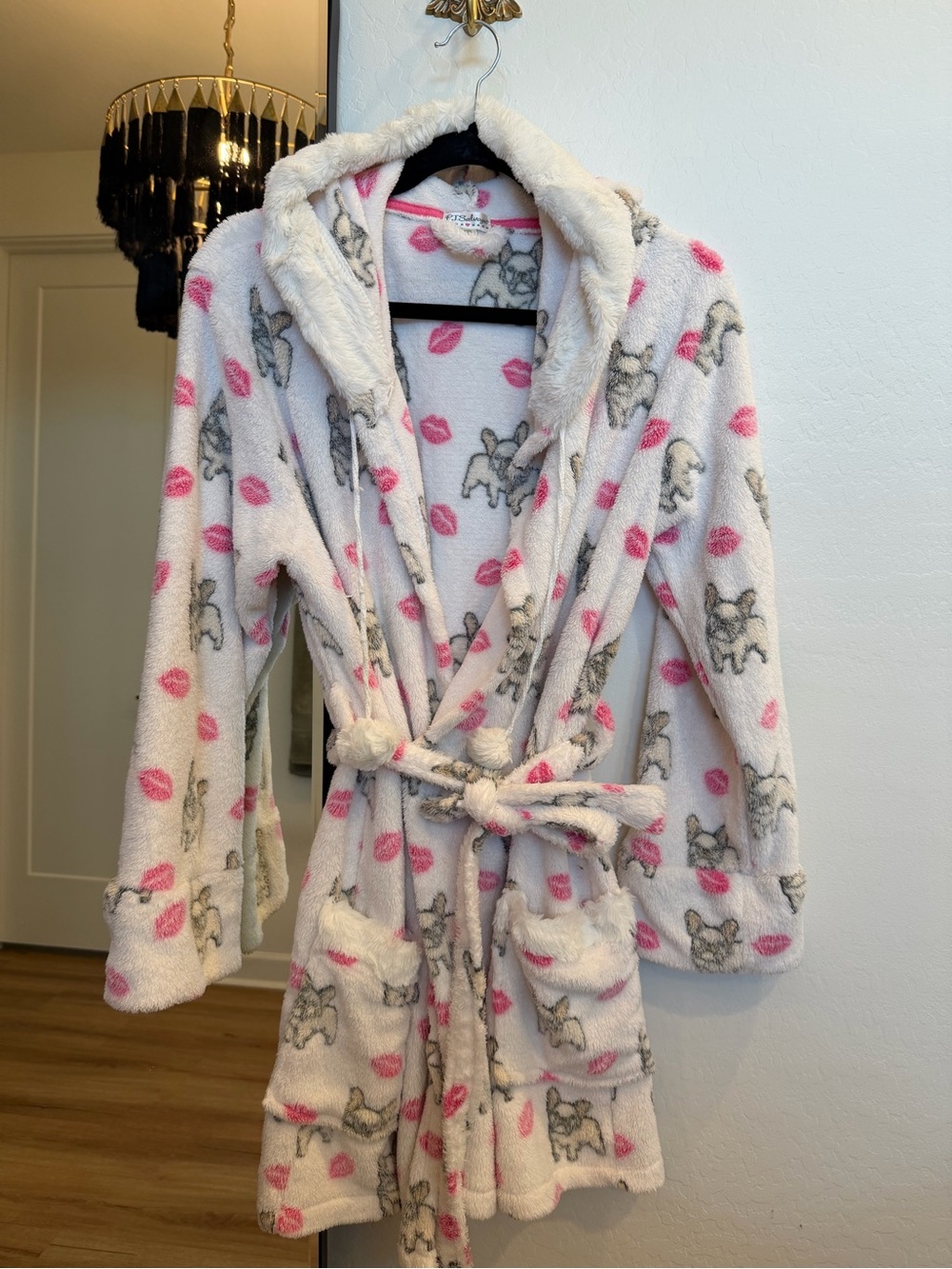 PJ Salvage Plush Robe in White with Pink Lip & Gray Dog Print